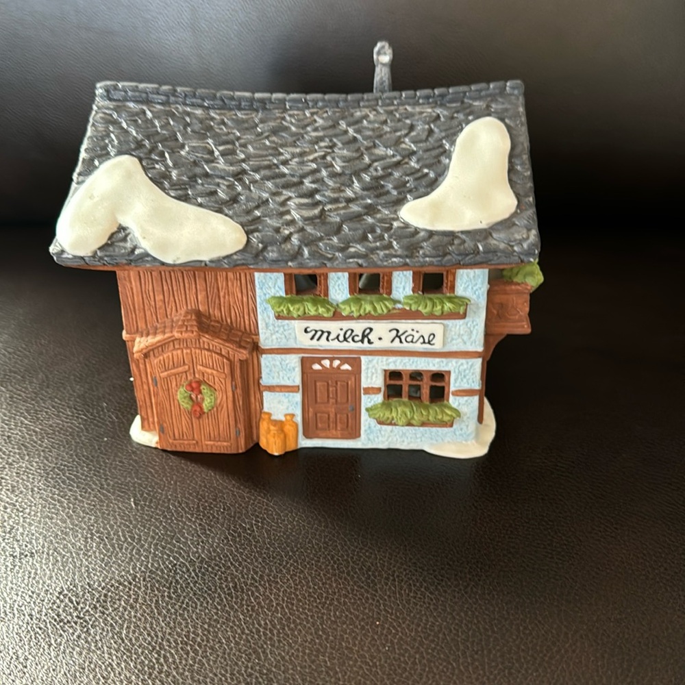 NWT Dept 56. “Milch-Kase”